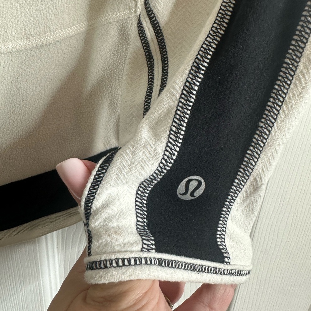Lululemon Run: Bold In The Cold Long Sleeve Polar Cream / Black - Rare! - Picture 9 of 16